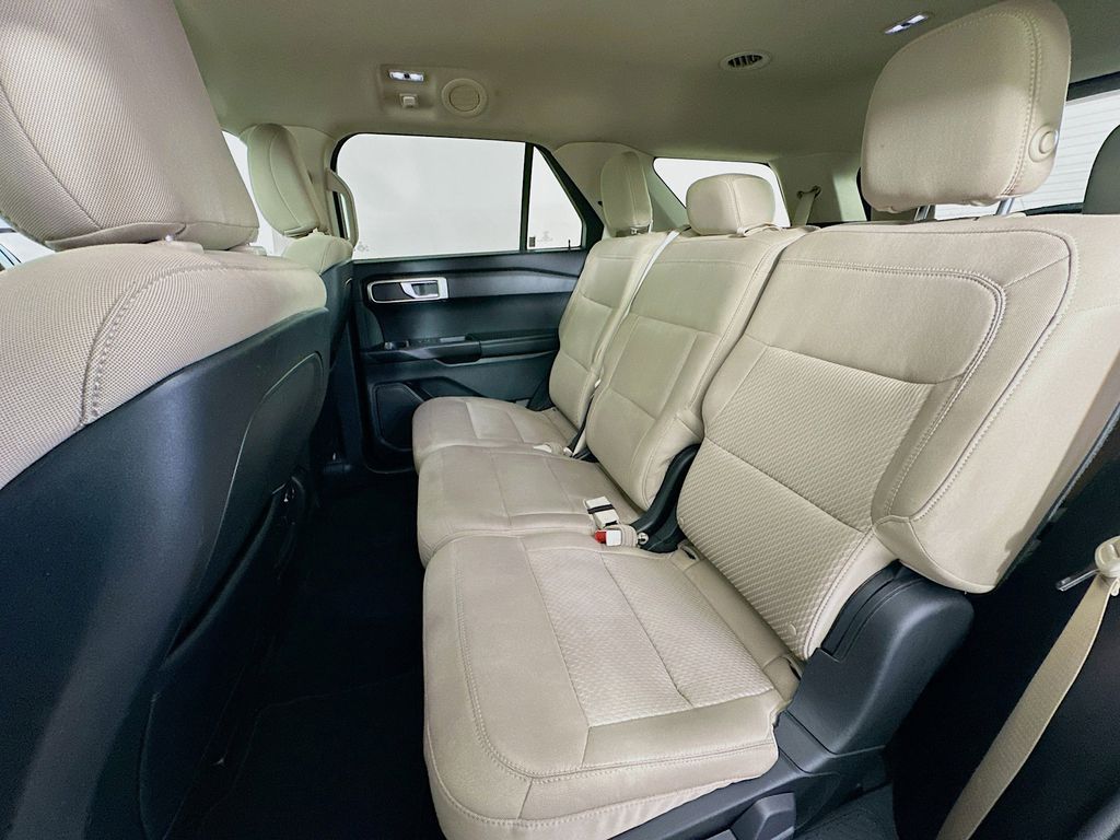 2020 Ford Explorer Base 13