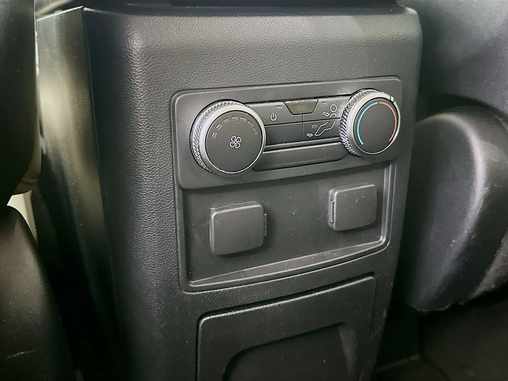 2020 Ford Explorer Base 21