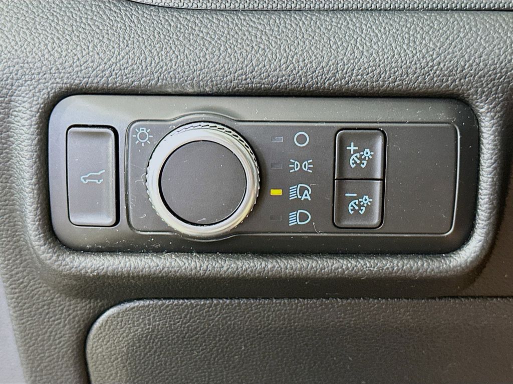 2020 Ford Explorer Base 27