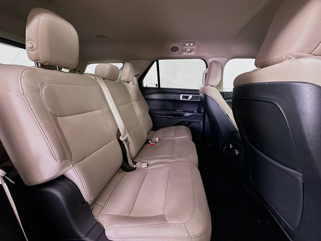 2020 Ford Explorer Base 32