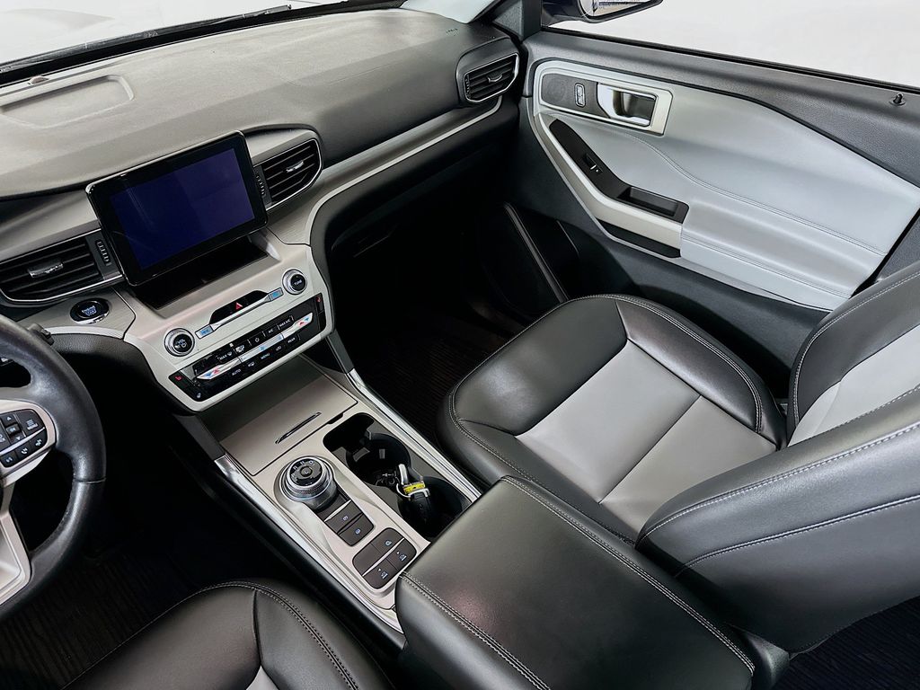 Thumbnail: 2022 Ford Explorer - 14