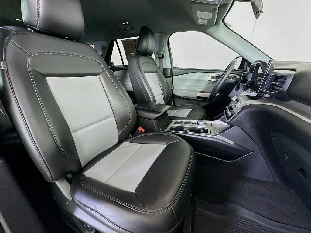 Thumbnail: 2022 Ford Explorer - 12