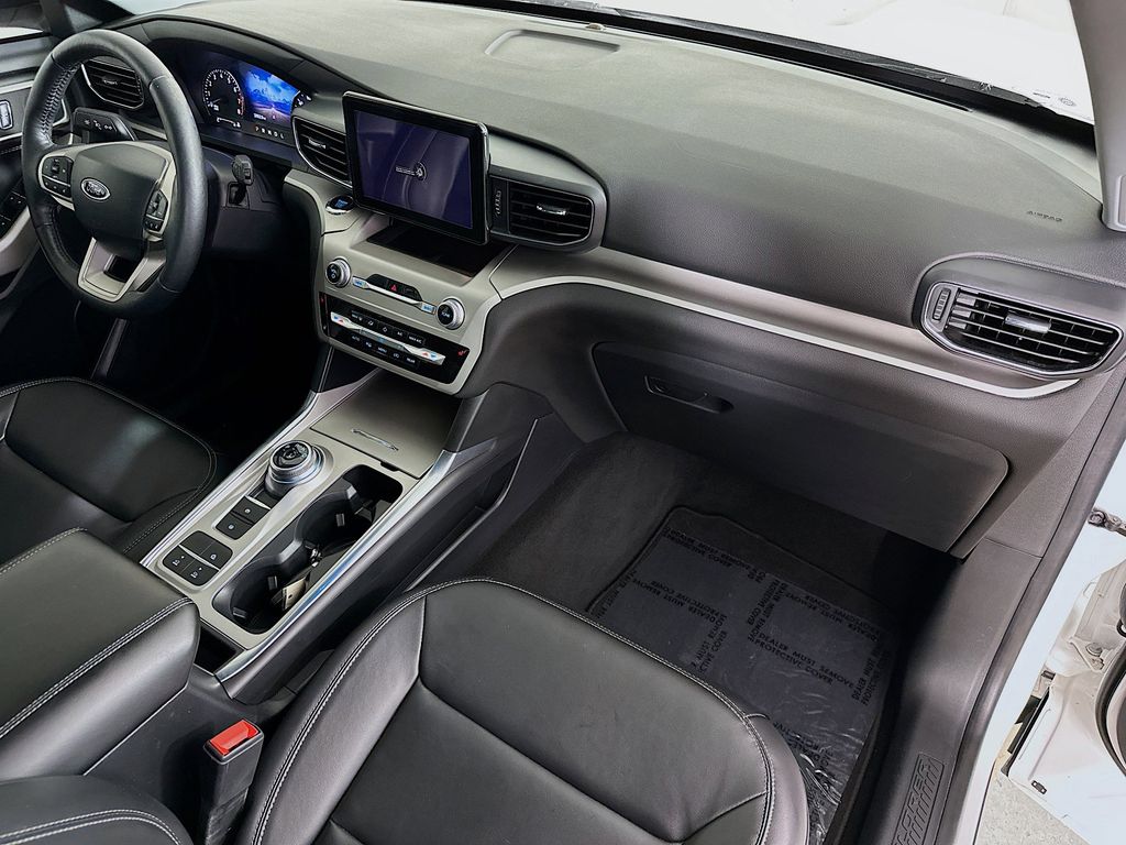2022 Ford Explorer XLT 33