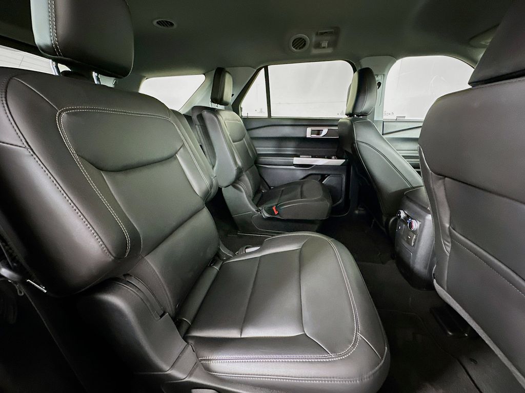 2022 Ford Explorer XLT 32