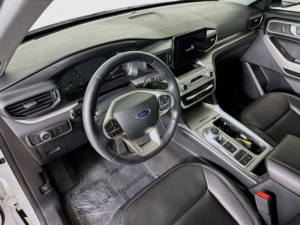 2022 Ford Explorer XLT 2