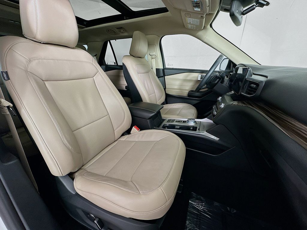 Thumbnail: 2020 Ford Explorer - 12