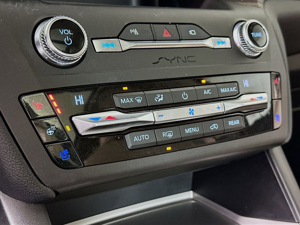 Thumbnail: 2020 Ford Explorer - 23