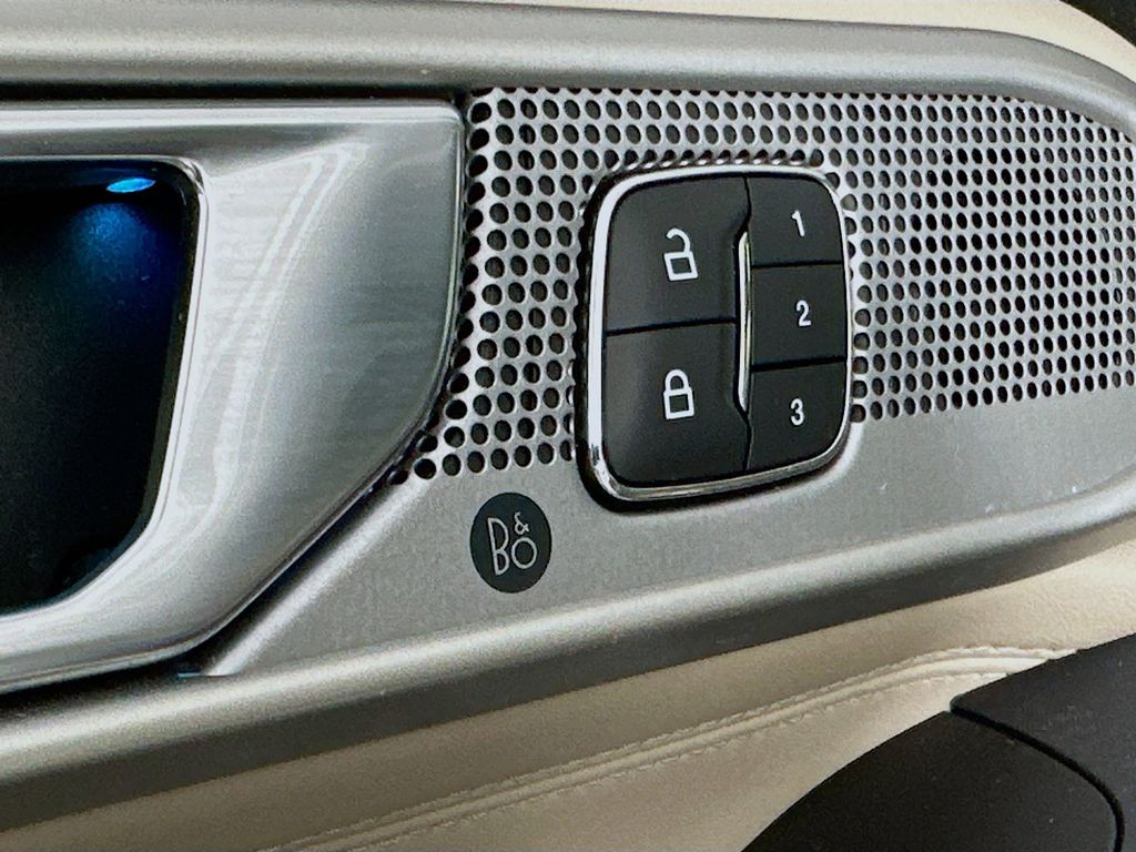 Thumbnail: 2020 Ford Explorer - 31