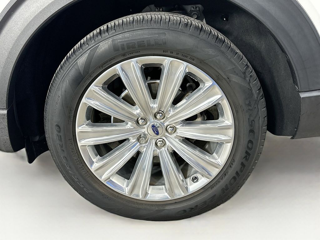 Thumbnail: 2020 Ford Explorer - 8