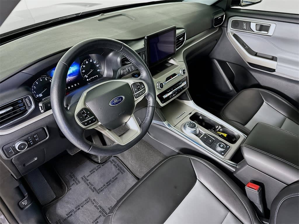 2023 Ford Explorer XLT 2