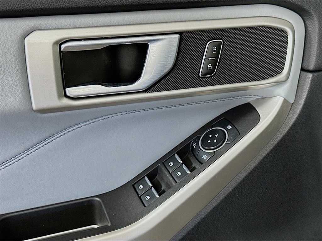 2023 Ford Explorer XLT 29
