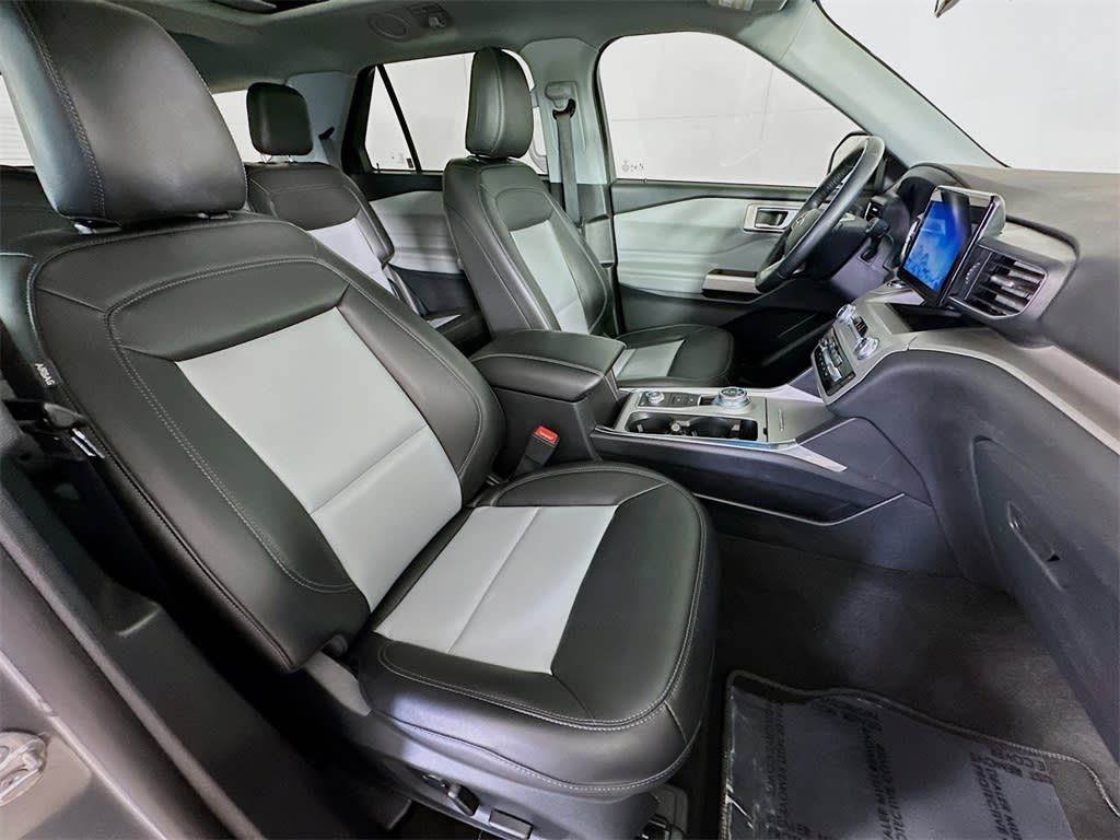 2023 Ford Explorer XLT 12