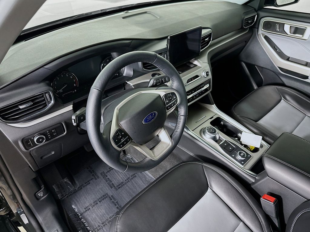 Image 3 of 2023 Ford Explorer