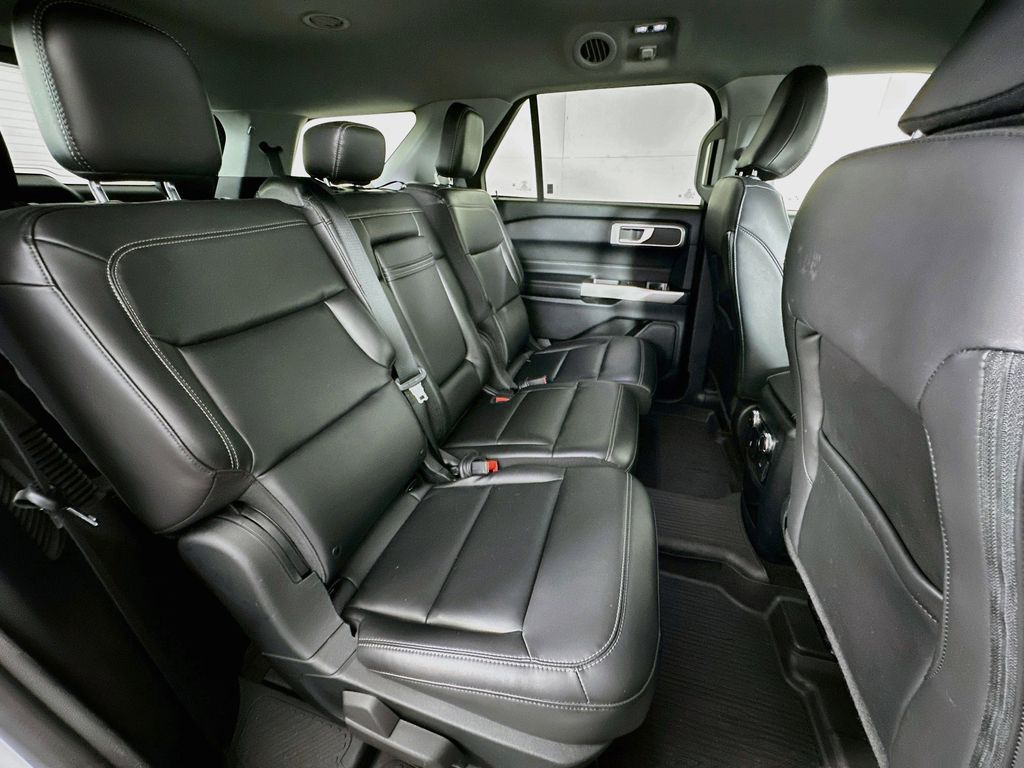 Thumbnail: 2021 Ford Explorer - 32