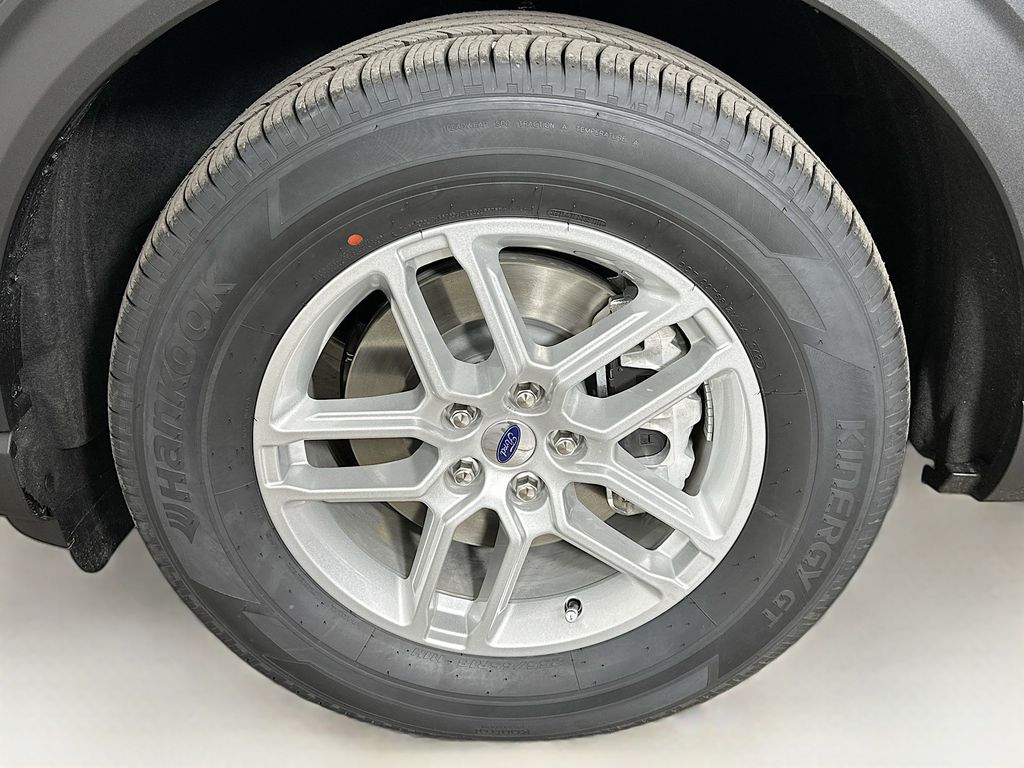 Thumbnail: 2025 Ford Explorer - 8