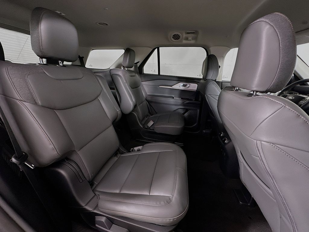 Thumbnail: 2026 Ford Explorer - 32