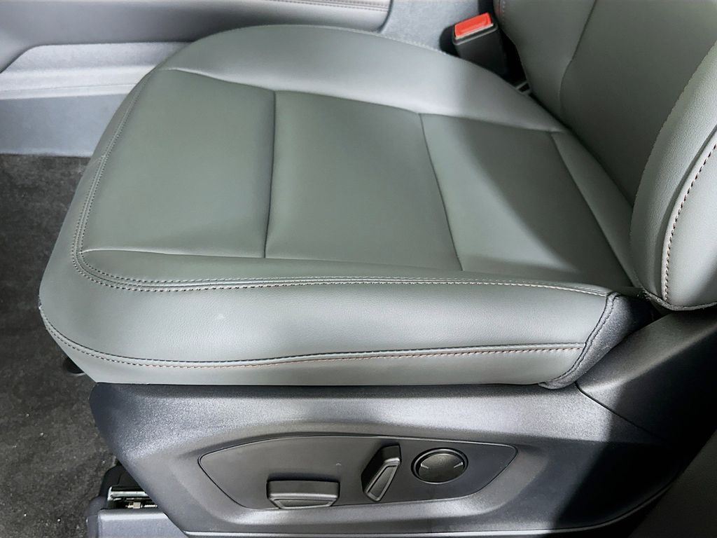 Thumbnail: 2025 Ford Explorer - 31