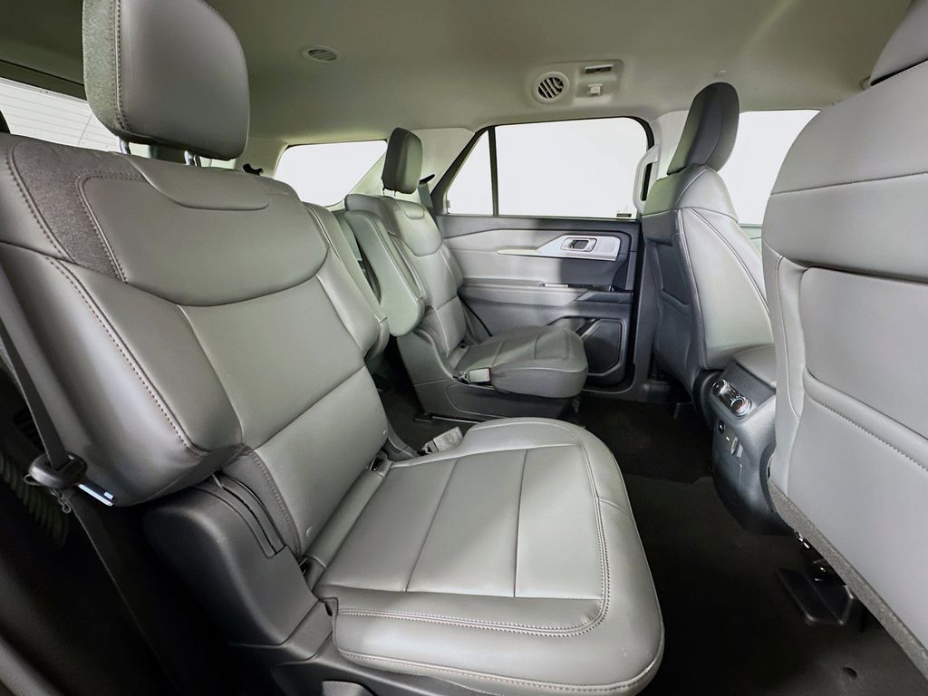 Thumbnail: 2025 Ford Explorer - 32