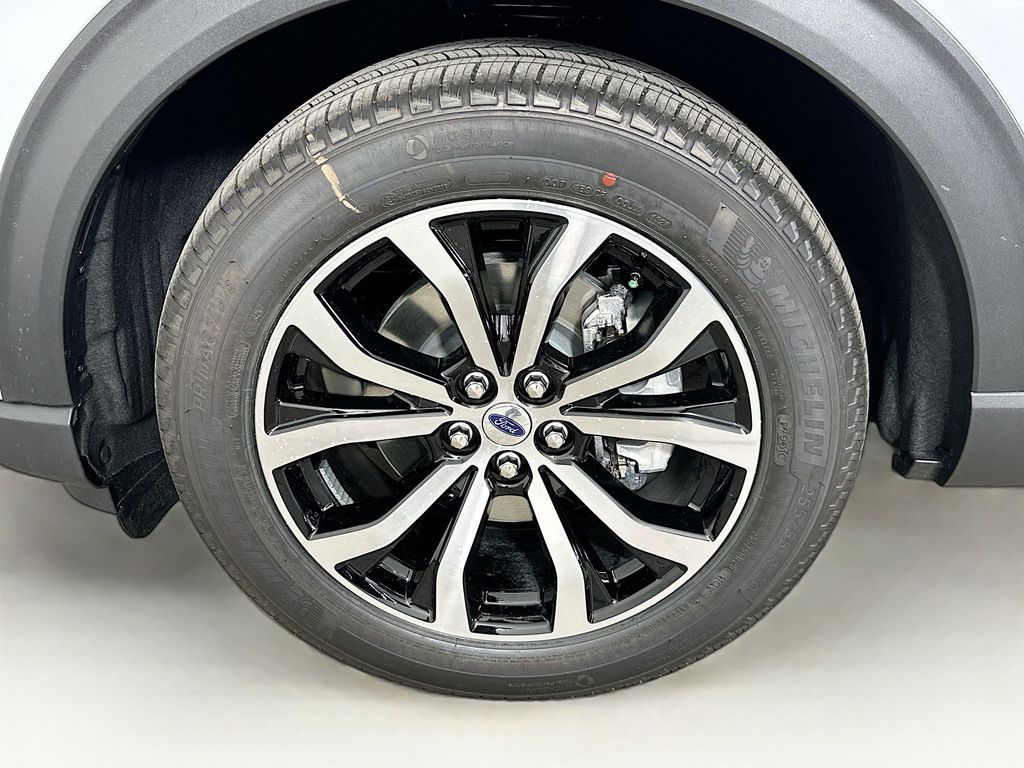 Thumbnail: 2026 Ford Explorer - 8