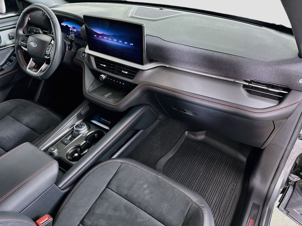 Thumbnail: 2025 Ford Explorer - 34