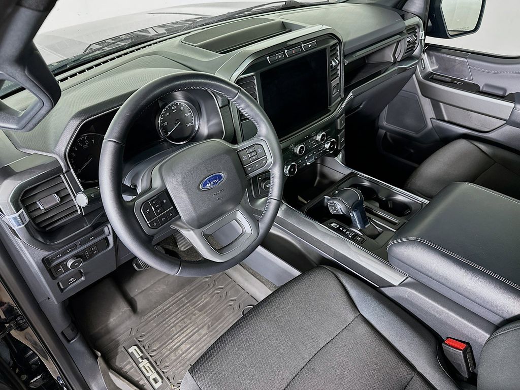 2022 Ford F-150 XLT 2