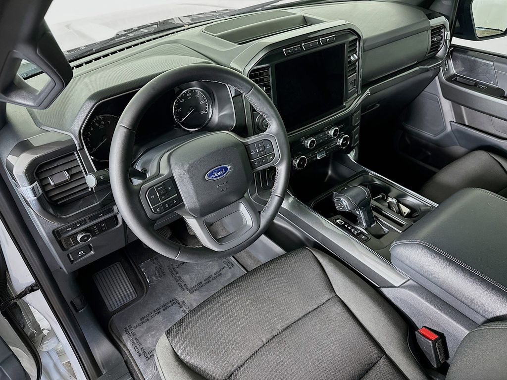 2023 Ford F-150 XLT 2