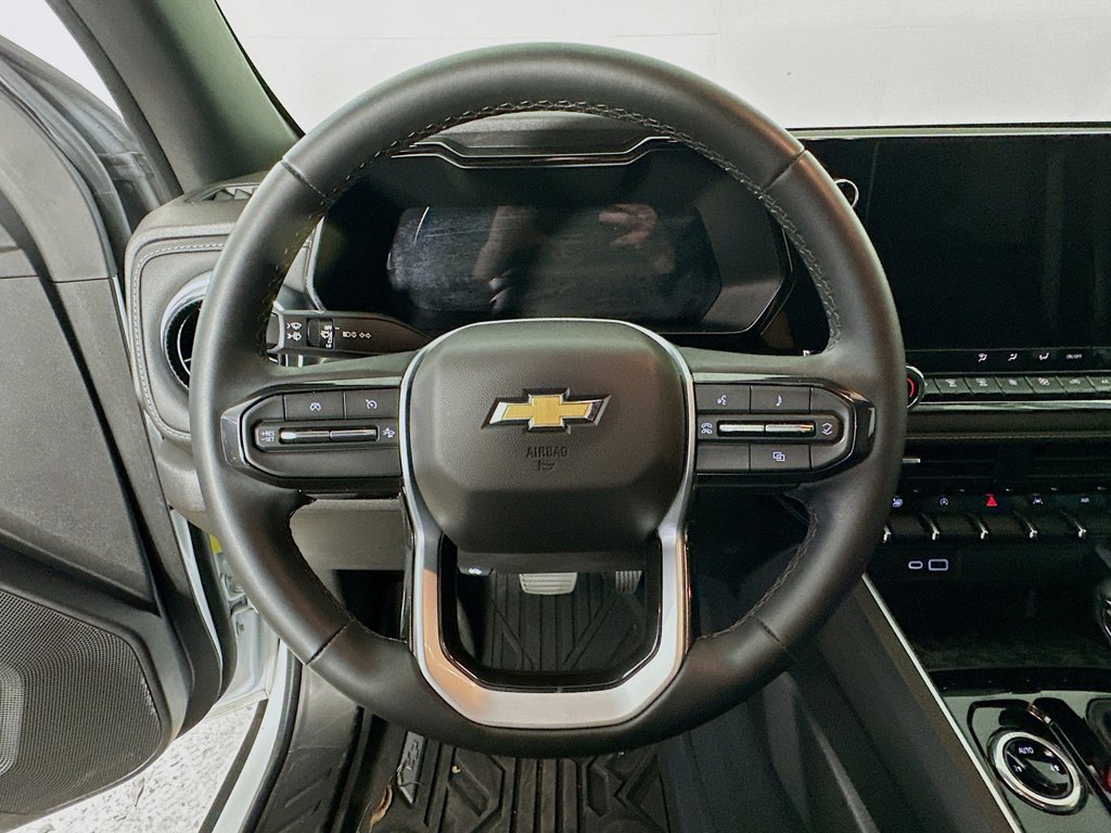 Thumbnail: 2023 Chevrolet Colorado - 15