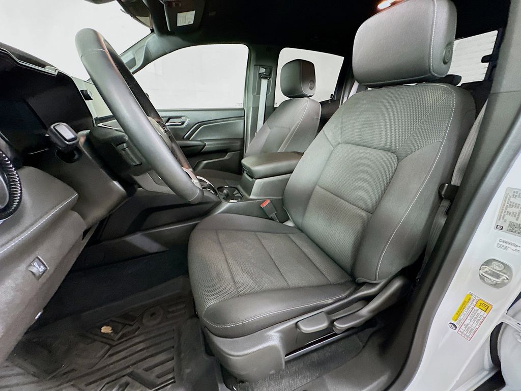 Thumbnail: 2023 Chevrolet Colorado - 11