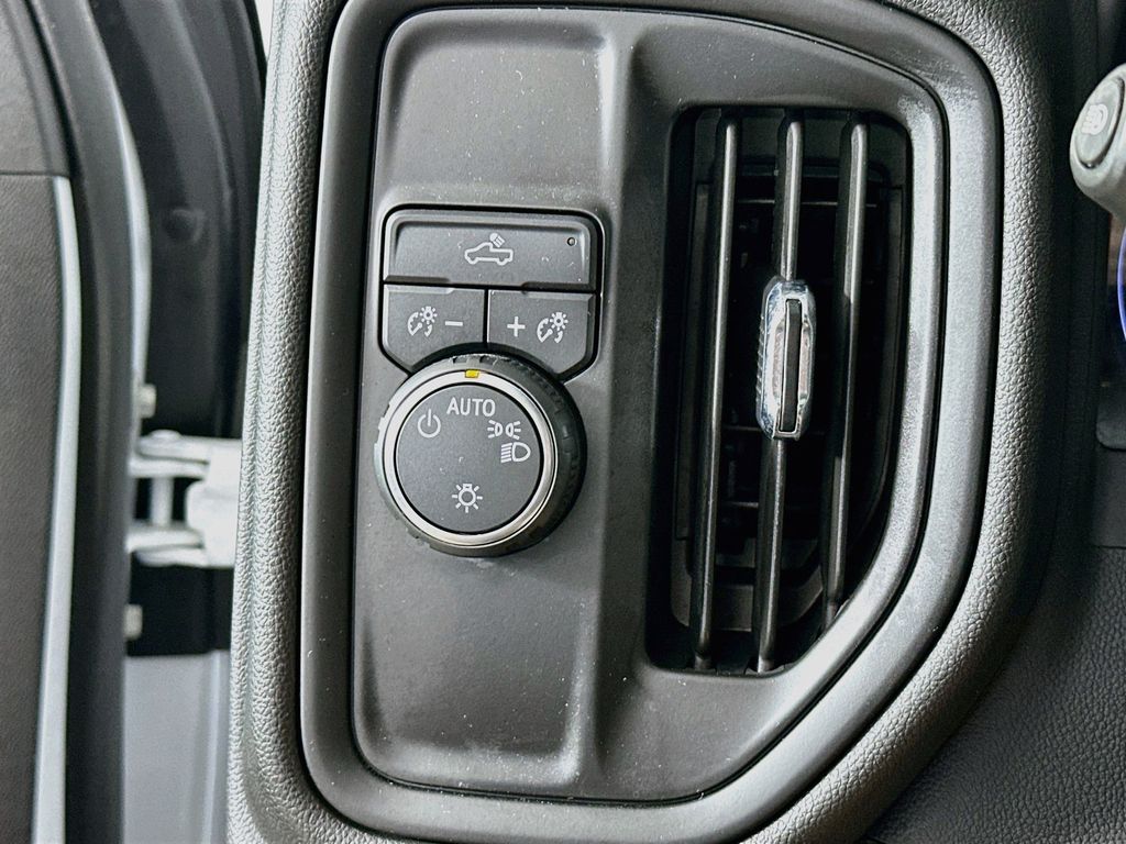 Thumbnail: 2023 Chevrolet Silverado 1500 - 26