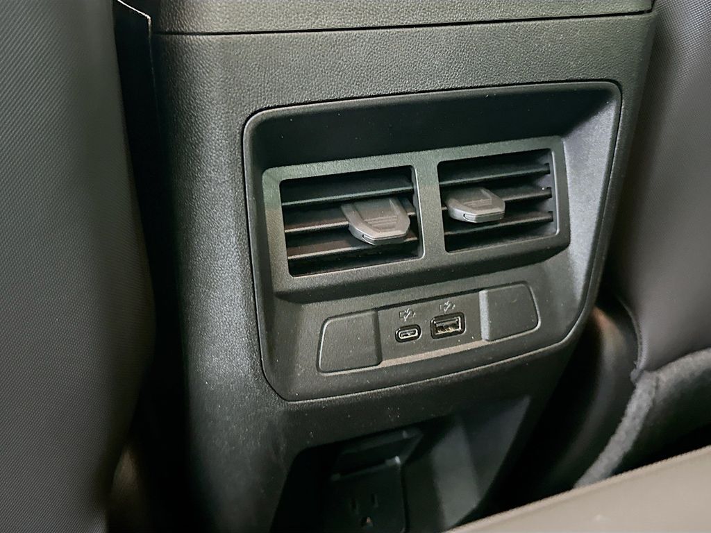 Thumbnail: 2024 Chevrolet Colorado - 21
