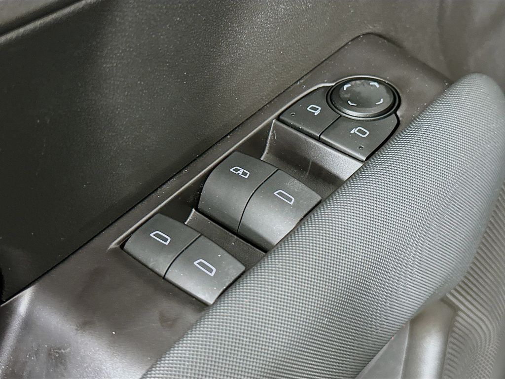 Thumbnail: 2024 Chevrolet Colorado - 29