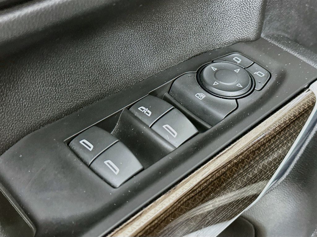 Thumbnail: 2020 Chevrolet Silverado 1500 - 28