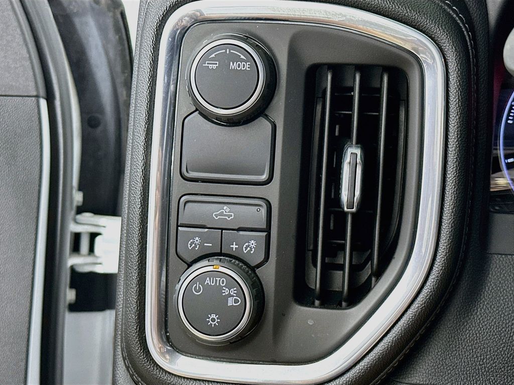 Thumbnail: 2020 Chevrolet Silverado 1500 - 26