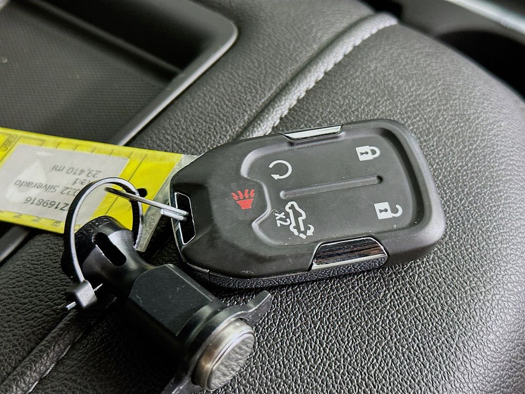 Thumbnail: 2022 Chevrolet Silverado 1500 - 18