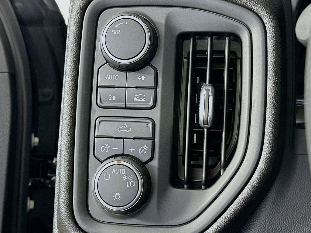 Thumbnail: 2019 Chevrolet Silverado 1500 - 25