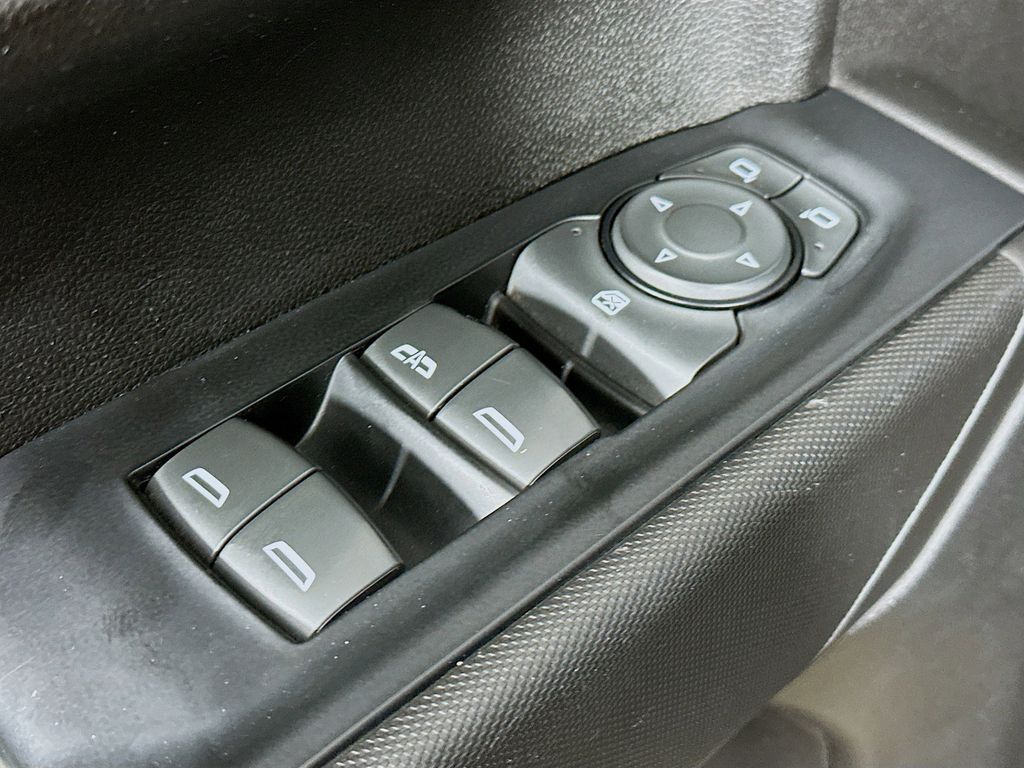 Thumbnail: 2019 Chevrolet Silverado 1500 - 27