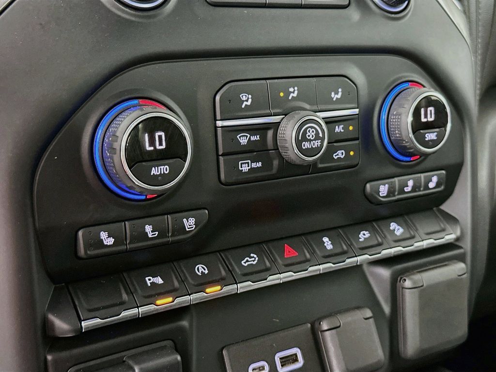 Thumbnail: 2020 Chevrolet Silverado 1500 - 23