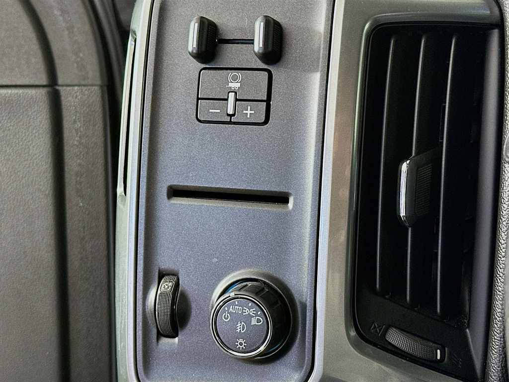 Thumbnail: 2017 Chevrolet Silverado 1500 - 24