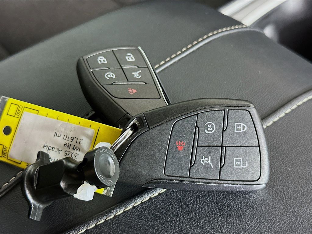 Thumbnail: 2025 GMC Acadia - 19