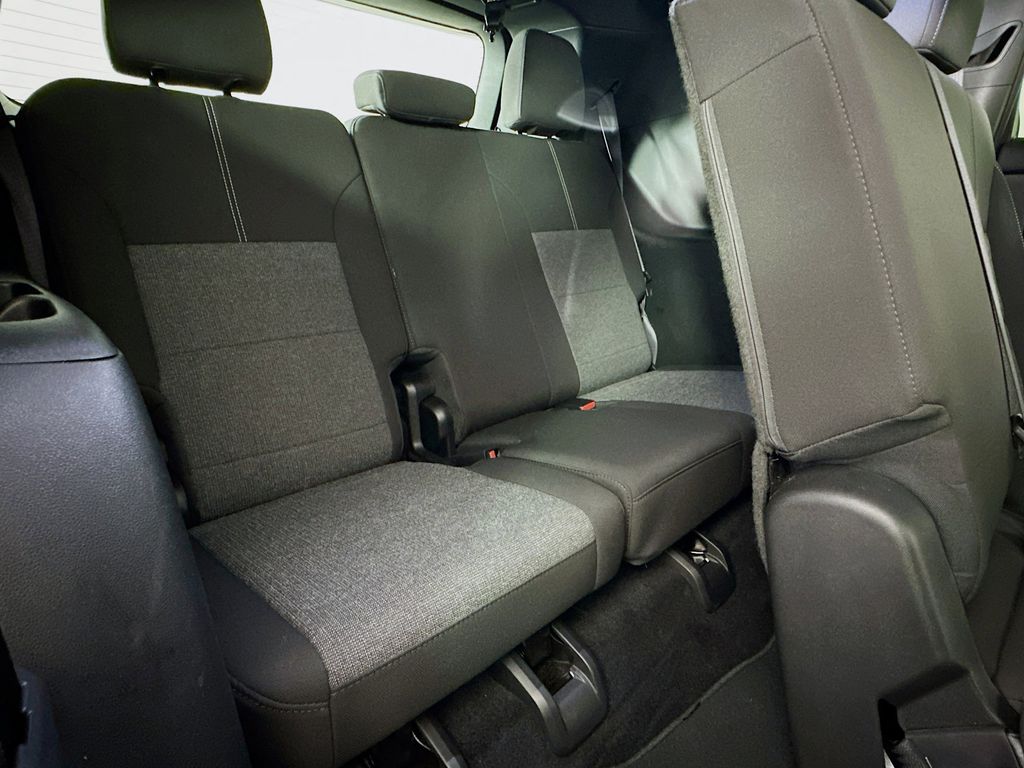 Thumbnail: 2025 GMC Acadia - 32