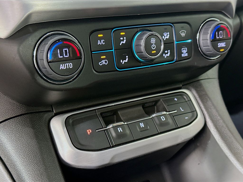 Thumbnail: 2023 GMC Acadia - 22