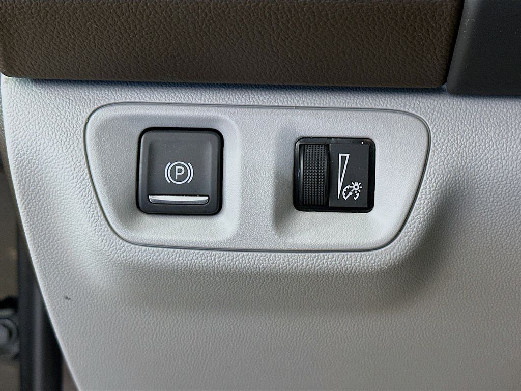 Thumbnail: 2023 GMC Acadia - 25