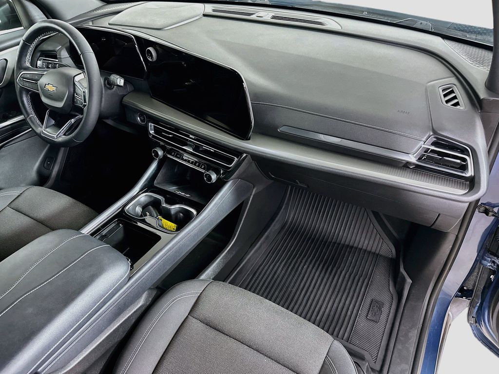 Thumbnail: 2024 Chevrolet Traverse - 32