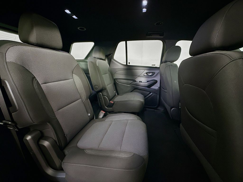 Thumbnail: 2023 Chevrolet Traverse - 32