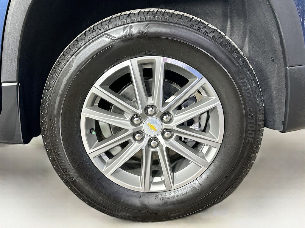 Thumbnail: 2023 Chevrolet Traverse - 8