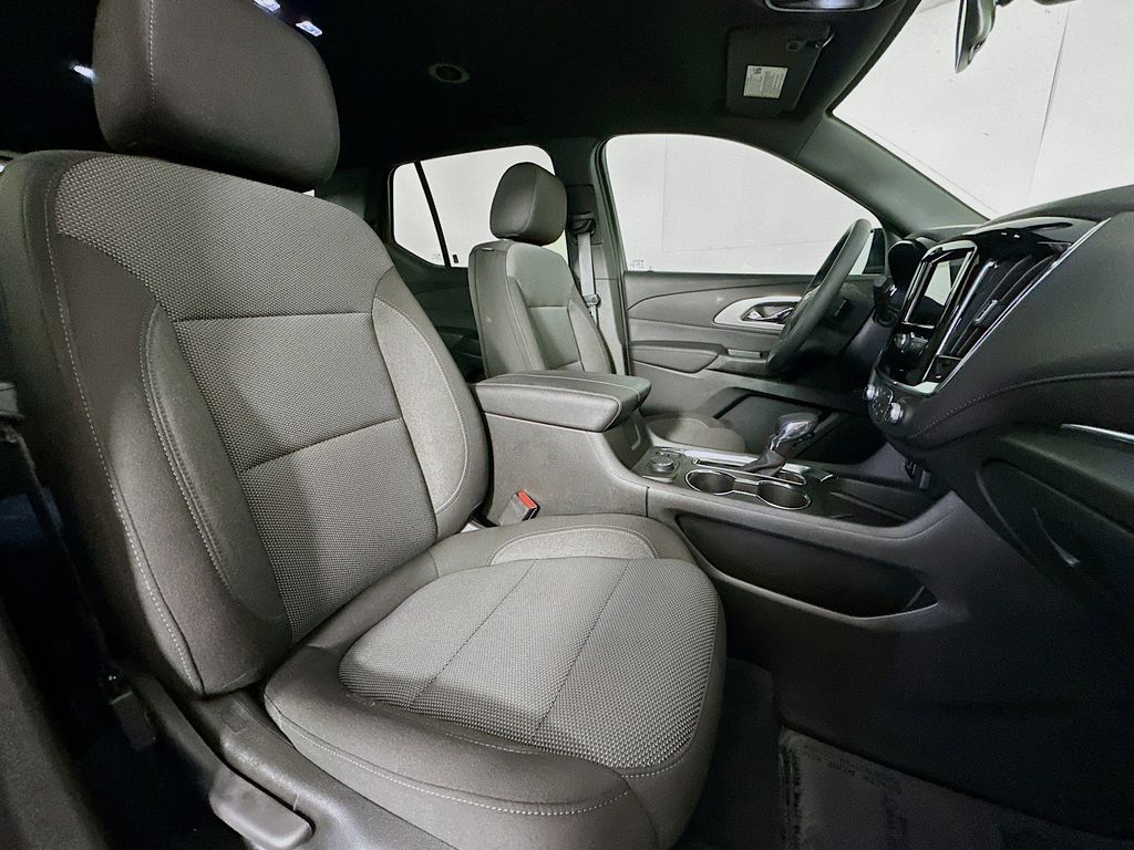 Thumbnail: 2023 Chevrolet Traverse - 12