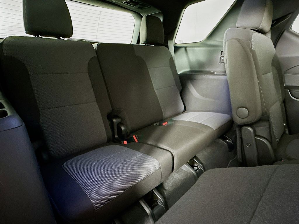 Thumbnail: 2023 Chevrolet Traverse - 31