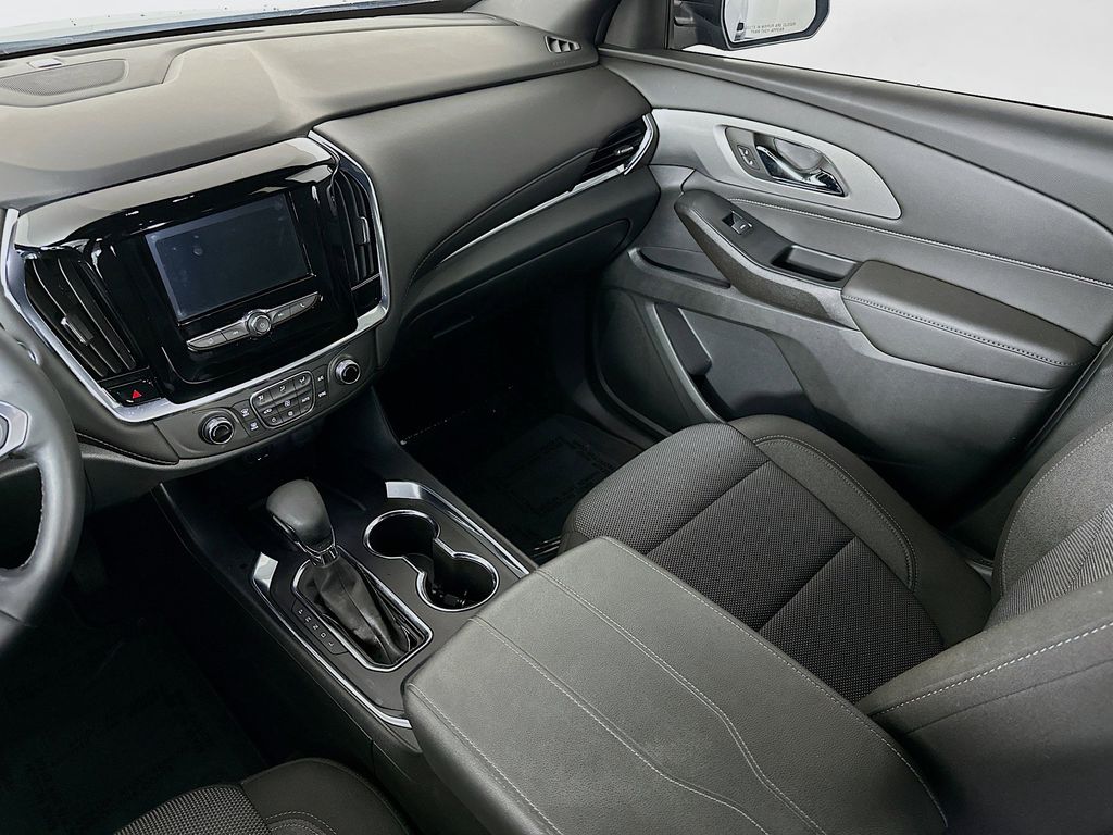 Thumbnail: 2023 Chevrolet Traverse - 14