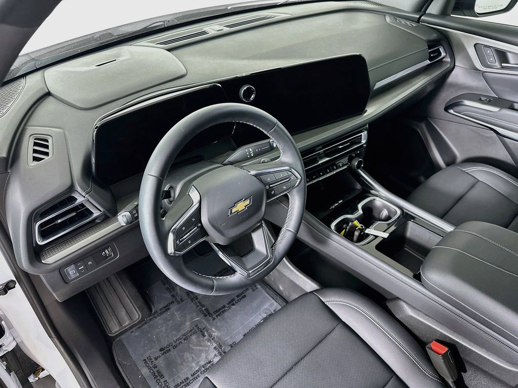 Thumbnail: 2025 Chevrolet Traverse - 2
