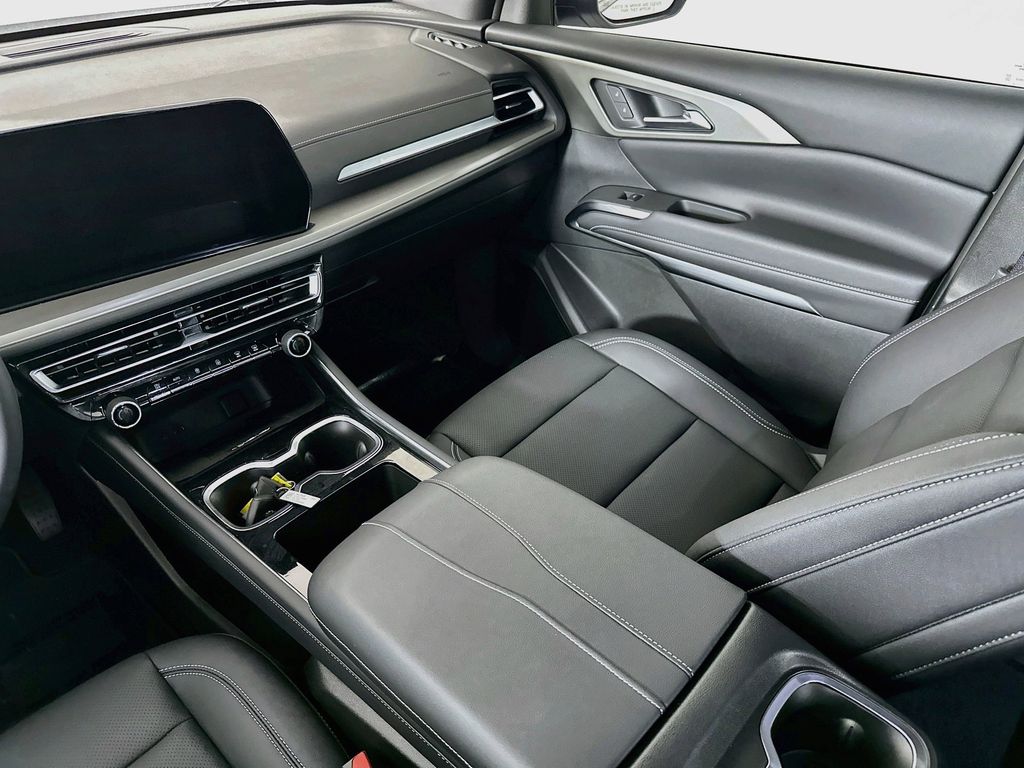 Thumbnail: 2025 Chevrolet Traverse - 14